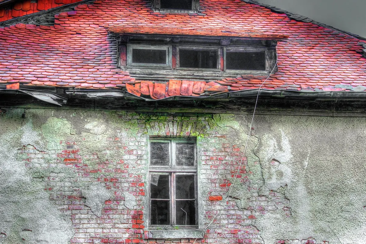 How to Replace a Broken Roof Tile: A Step-by-Step Guide for UK Homeowners